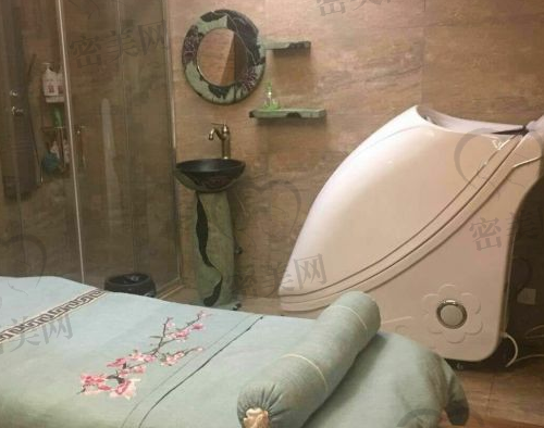 南京的漂亮妈妈月子中心护理室