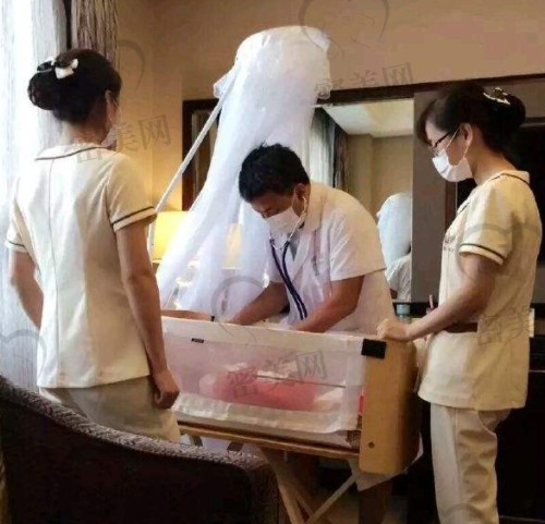 偟家蜜月月子中心医生查房