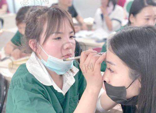 李在郁医生轮廓固定适合什么人群？