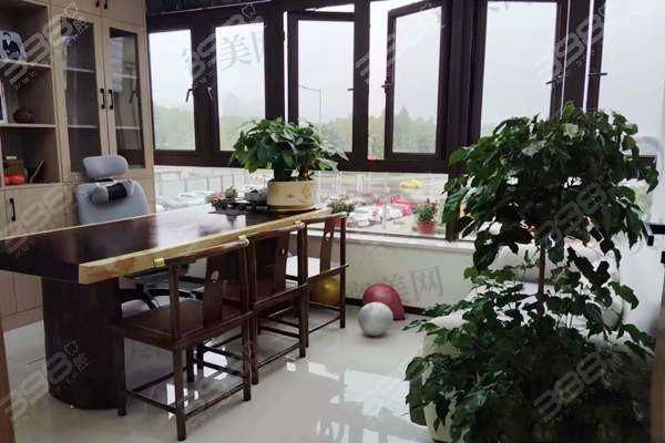 【重庆雅贝康口腔诊所医生名单：】