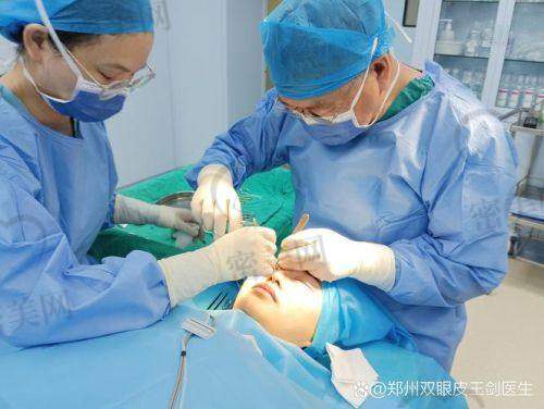 薛提朋医生：专攻眼修复与综合整形，技术实力在线