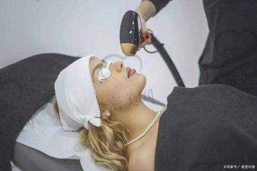 ① 定位式玻尿酸溶解酶注射